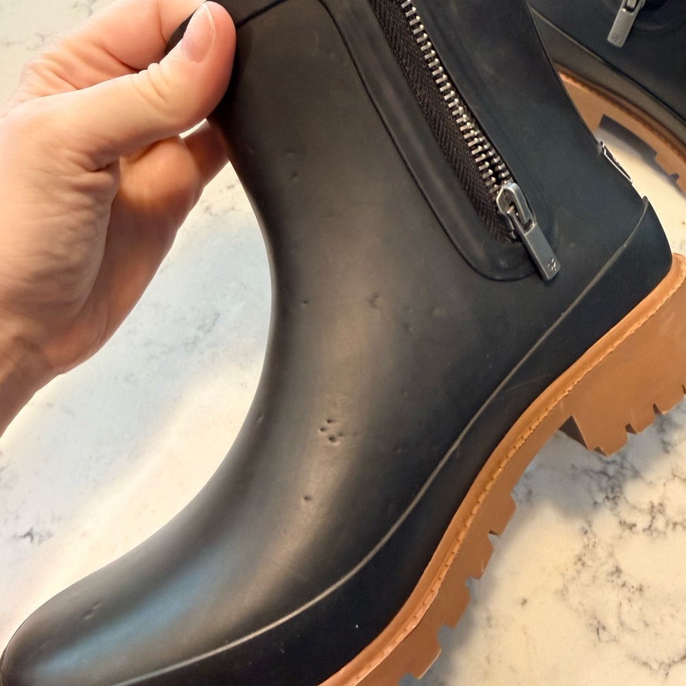 Lucky Brand 🍀 Black Ankle Rain Boots - Picture 3 of 6